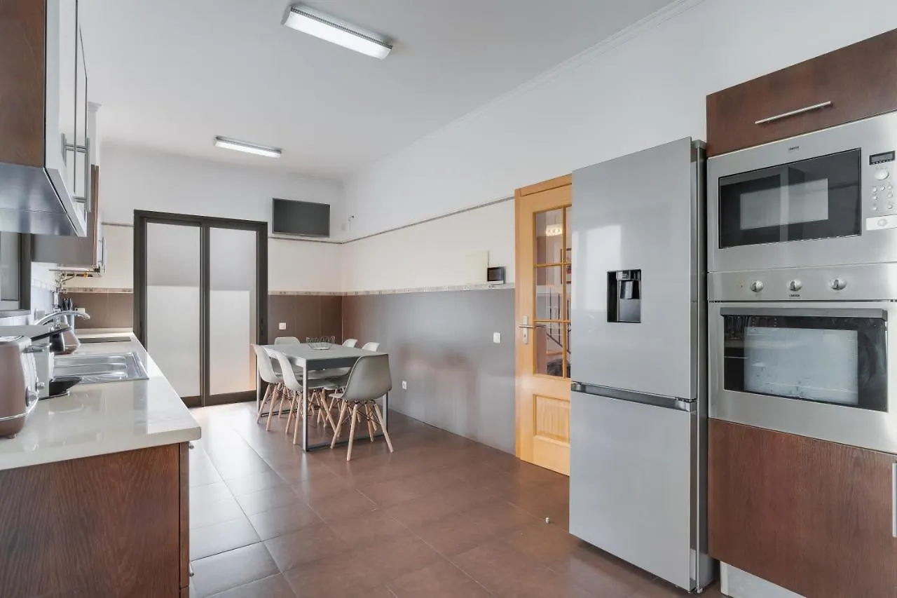 3B Villa Heated Pool Barbecue Games Room フンシャル
