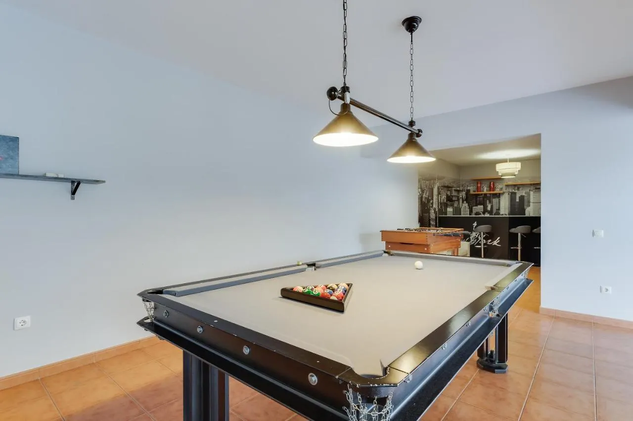 3B Villa Heated Pool Barbecue Games Room Funchal