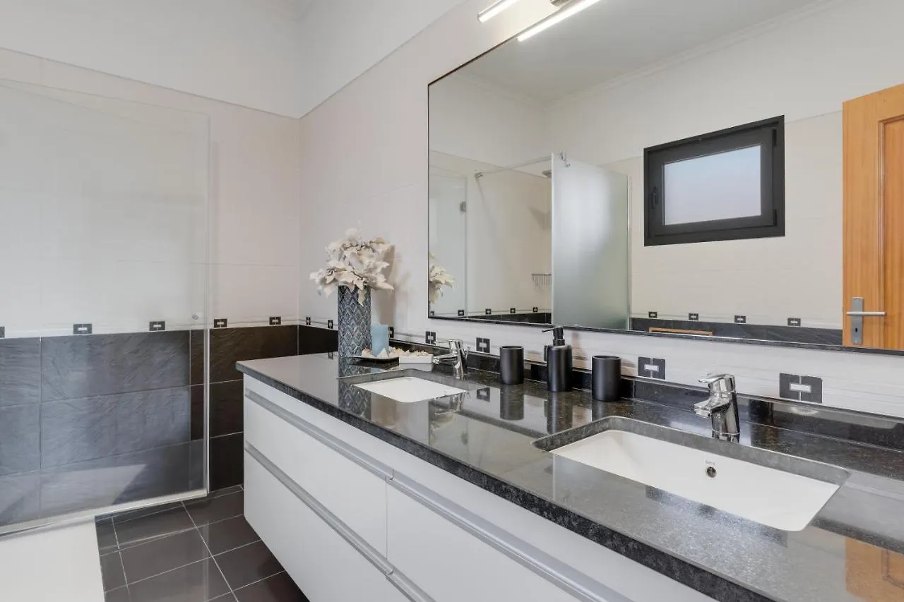 3B Villa Heated Pool Barbecue Games Room Funchal  Funchal (Madeira)