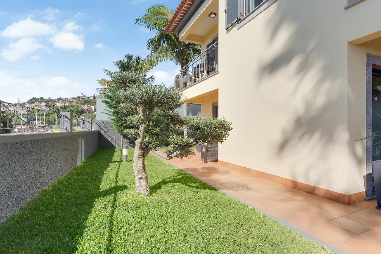 3B Villa Heated Pool Barbecue Games Room Funchal  0*, Funchal (Madeira)