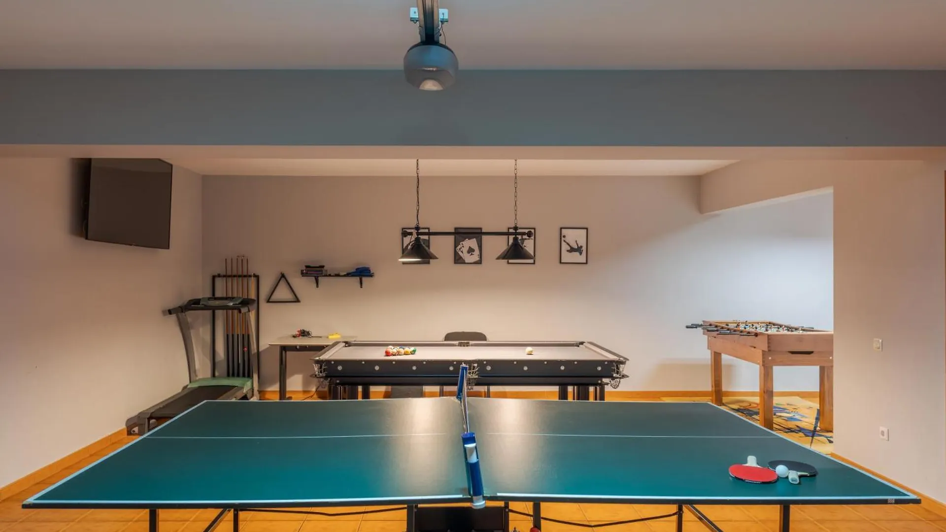 3B Villa Heated Pool Barbecue Games Room Funchal  Holiday home