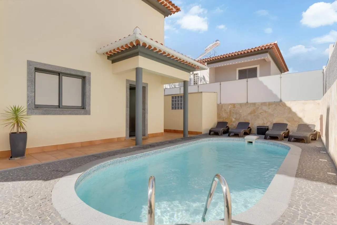 Dom wakacyjny 3B Villa Heated Pool Barbecue Games Room Funchal  Portugalia
