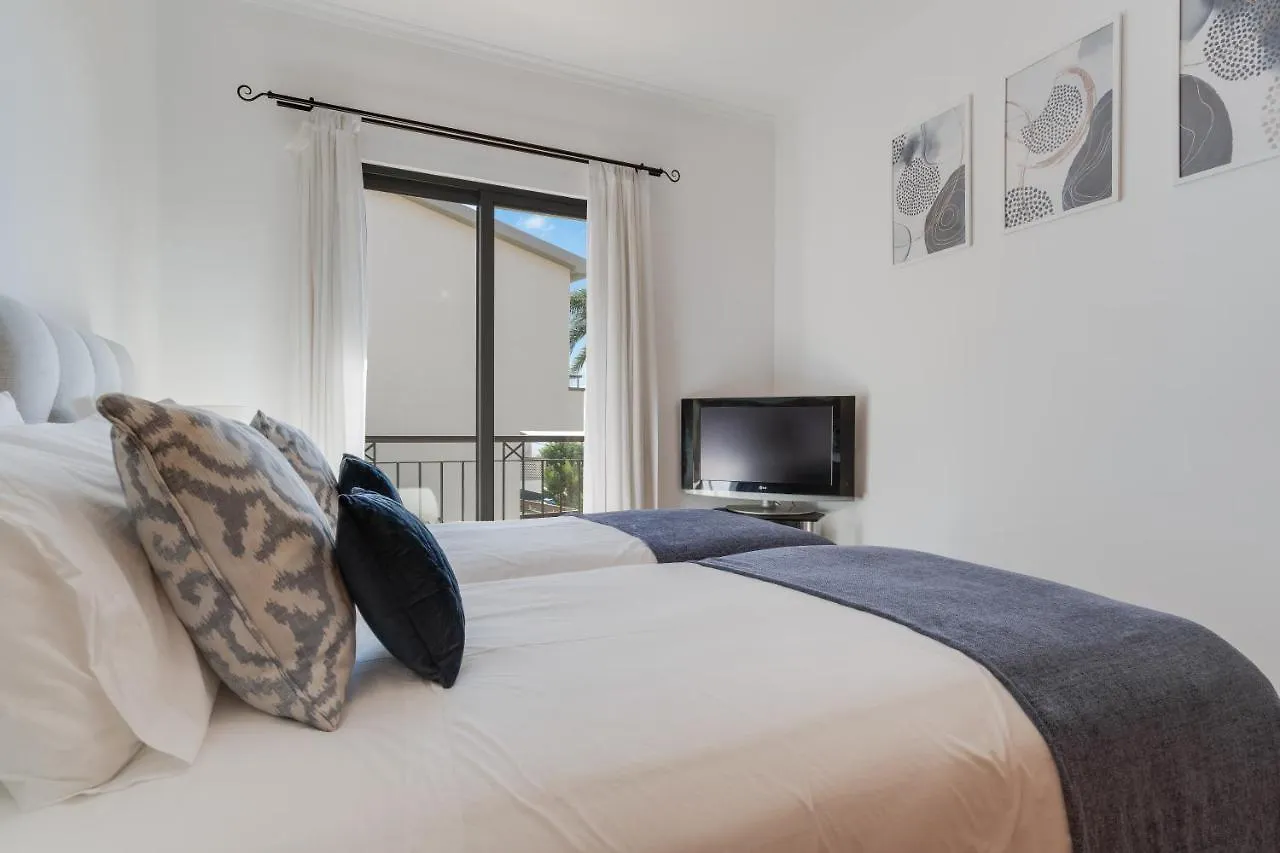3B Villa Heated Pool Barbecue Games Room Funchal  Funchal (Madeira)