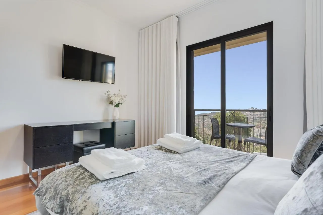 3B Villa Heated Pool Barbecue Games Room Funchal  Funchal (Madeira)